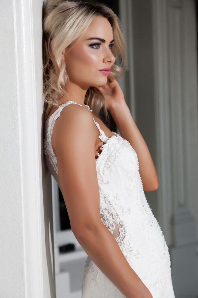 Ivory lace wedding dress