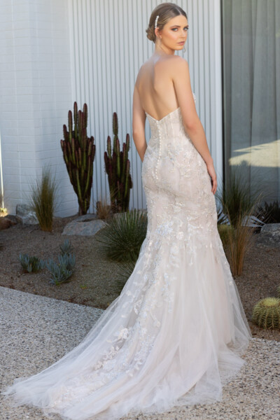 Vintage lace wedding dress with scoop neckline Vintage lace wedding dress with scoop neckline